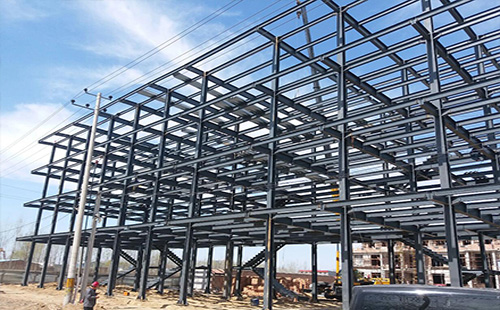 岷县岷县钢结构厂房屋面选材指南：确保性能与经济性的完美结合